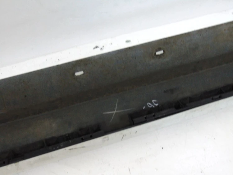 LISTWA NAKŁADKA PROGU PRAWA BMW E90 LIFT (2008-2011) N47T 177KM