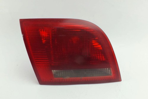 LAMPA LEWY TYŁ W KLAPE AUDI A3 8P (2004-2008) 1.6 8v