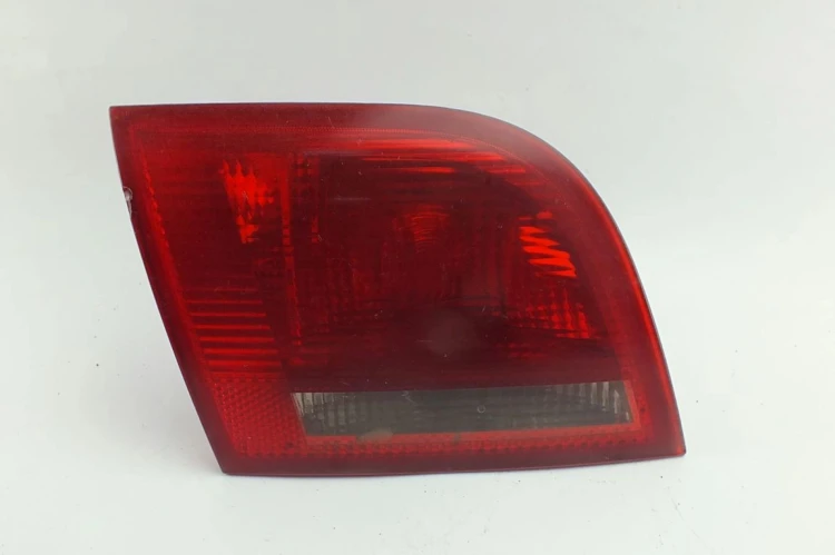LAMPA LEWY TYŁ W KLAPE AUDI A3 8P (2004-2008) 1.6 8v