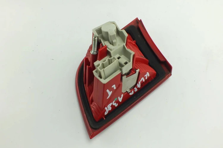 LAMPA LEWY TYŁ W KLAPE AUDI A3 8P (2004-2008) 1.6 8v