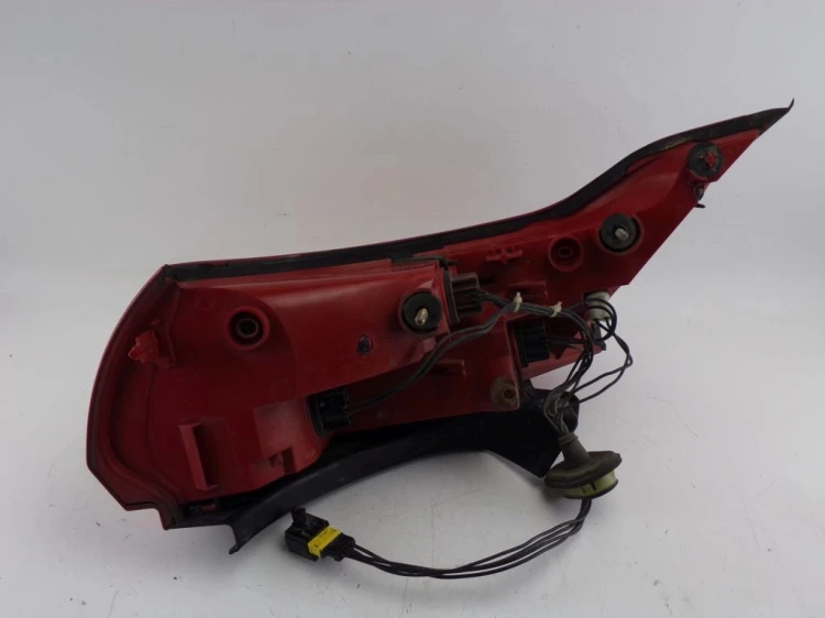 LAMPA PRAWY TYŁ CITROEN C6 (2005-2012)