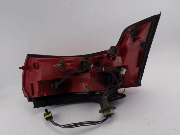 LAMPA PRAWY TYŁ CITROEN C6 (2005-2012)
