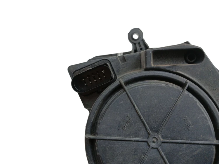 LAMPA PRAWY PRZÓD VOLKSWAGEN POLO IV 9N3 LIFT (2005-2009) 1.2 6V 60KM 6Q194