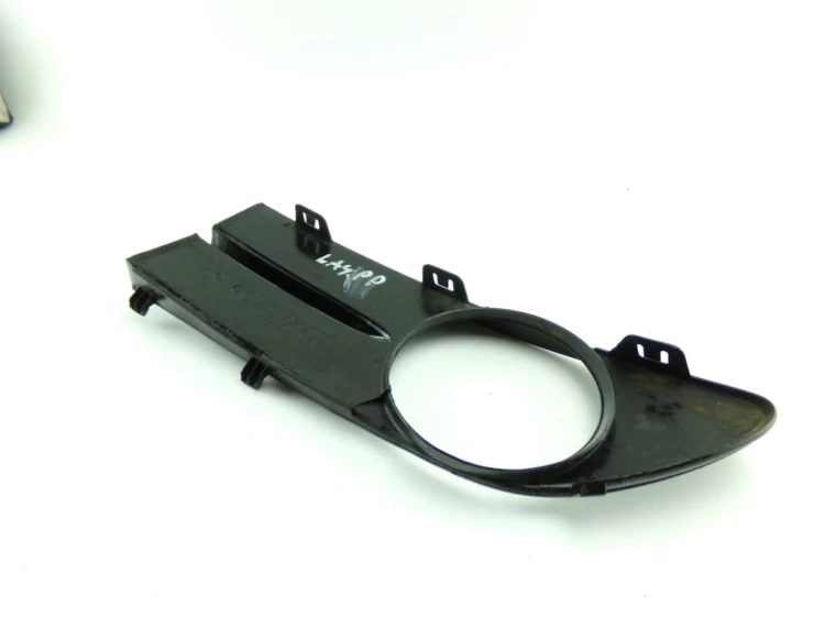 RAMKA HALOGENU PRAWA RENAULT LAGUNA II (2001-2005) 2.0 T 000009745