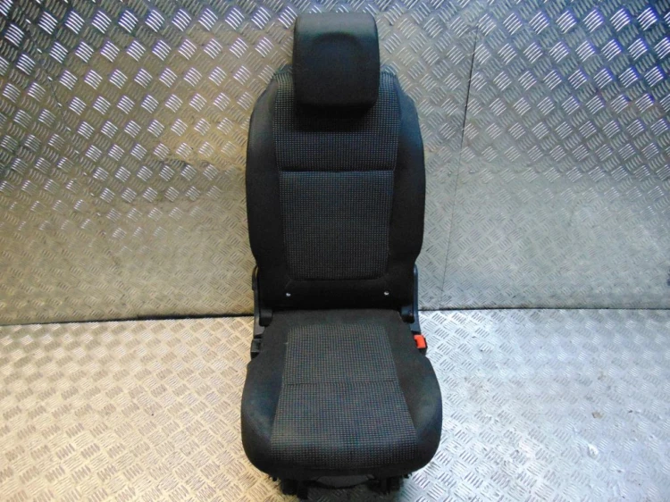 FOTEL TYŁ ŚRODKOWY PEUGEOT 5008 1.6 HDI