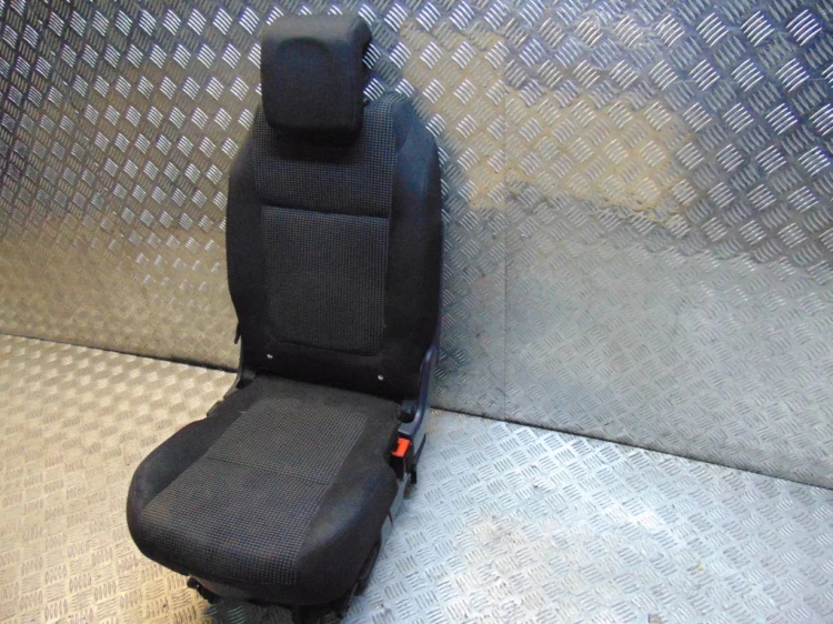 FOTEL TYŁ ŚRODKOWY PEUGEOT 5008 1.6 HDI