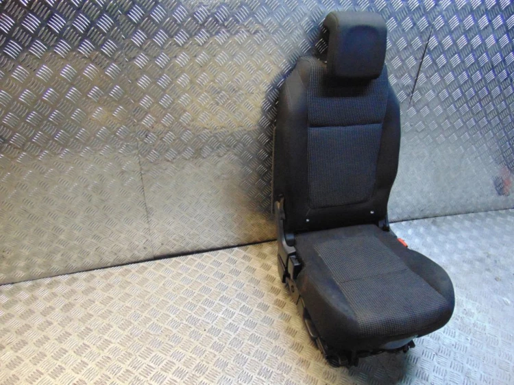 FOTEL TYŁ ŚRODKOWY PEUGEOT 5008 1.6 HDI