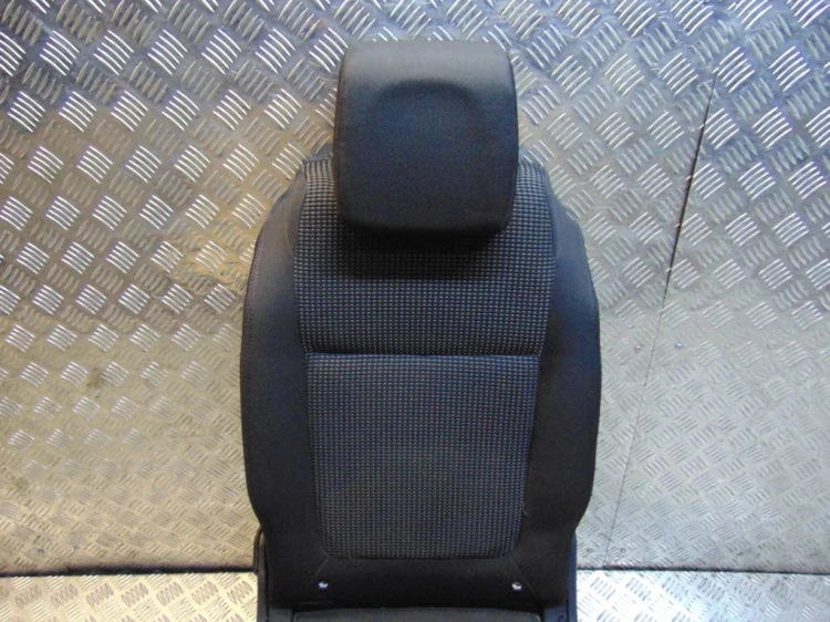 FOTEL TYŁ ŚRODKOWY PEUGEOT 5008 1.6 HDI