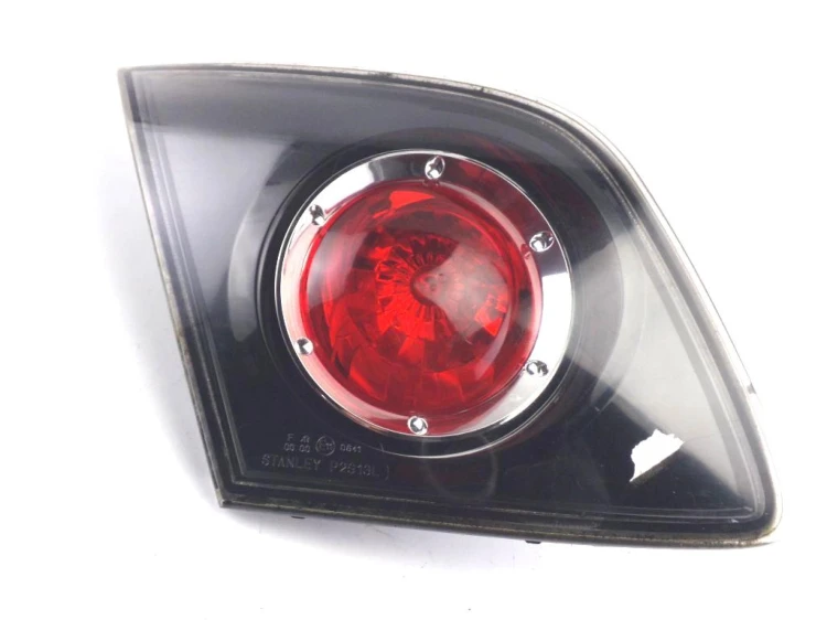LAMPA LEWY TYŁ W KLAPE MAZDA 3 I (2003-2009) STANLEY P2913L