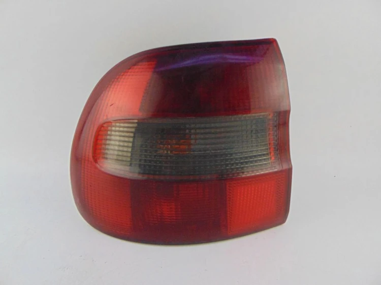 LAMPA LEWY TYŁ VOLVO V40 I (1995-2004)