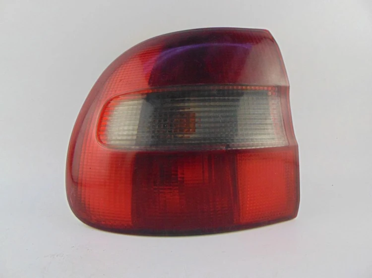 LAMPA LEWY TYŁ VOLVO V40 I (1995-2004)