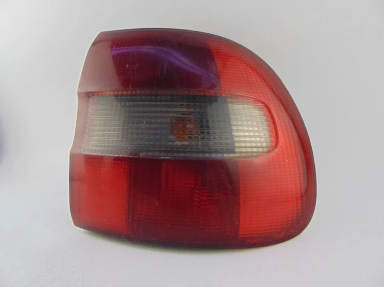 LAMPA PRAWY TYŁ VOLVO V40 I (1995-2004)