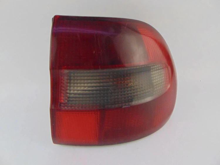 LAMPA PRAWY TYŁ VOLVO V40 I (1995-2004)