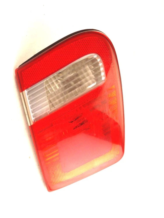 LAMPA PRAWY TYŁ W KLAPE SAAB 9-3
