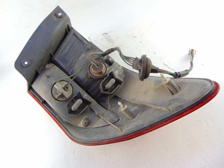 LAMPA PRAWY TYŁ MAZDA 626 V (2000-2002) 2.0 D