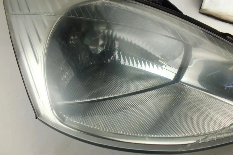 LAMPA PRAWY PRZÓD FORD FOCUS MK1 1.8 TDCI