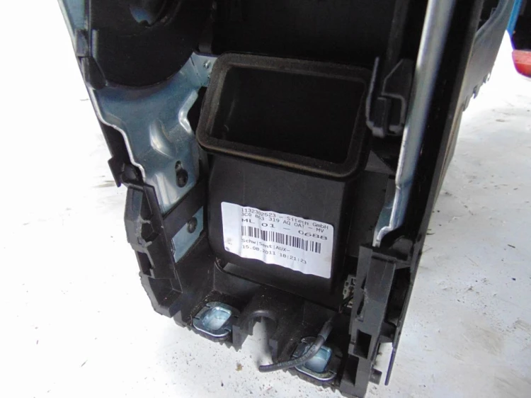 PODŁOKIETNIK VOLKSWAGEN PASSAT B7 1.6 TDI