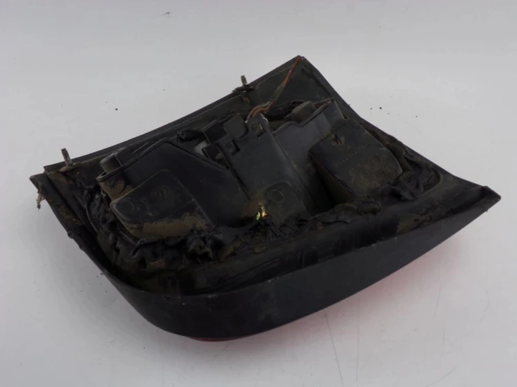 LAMPA LEWY TYŁ NISSAN MICRA K11 1.0