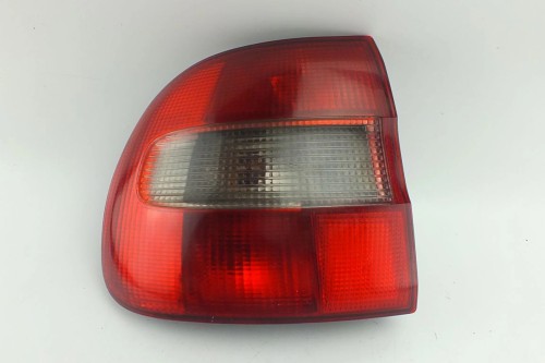LAMPA LEWY TYŁ VOLVO V40 I (1995-2004)