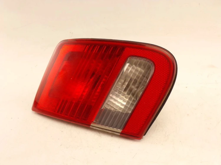 LAMPA LEWY TYŁ W KLAPE SAAB 9-3
