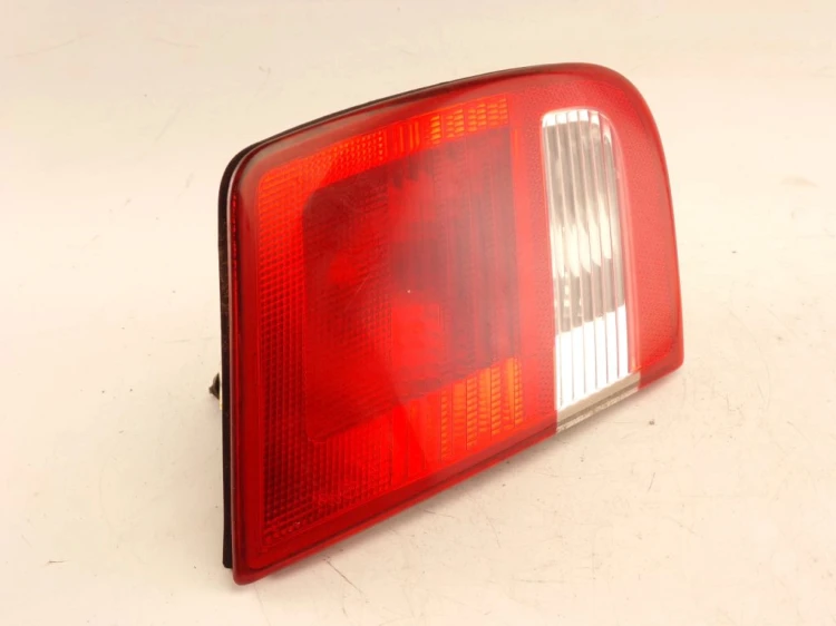 LAMPA LEWY TYŁ W KLAPE SAAB 9-3