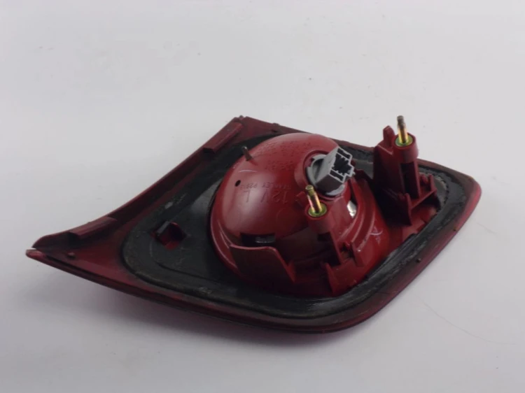 LAMPA LEWY TYŁ W KLAPE MAZDA 3 I (2003-2009) STANLEY P2913L
