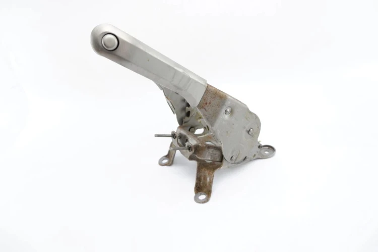 DŹWIGNIA HAMULCA RĘCZNEGO RENAULT MEGANE II (2002-2005) 8200273004-A