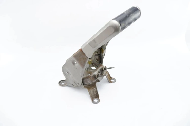 DŹWIGNIA HAMULCA RĘCZNEGO RENAULT MEGANE II (2002-2005) 8200273004-A