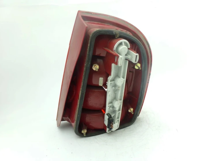 LAMPA LEWY TYŁ SKODA FABIA I 6Y 1.2