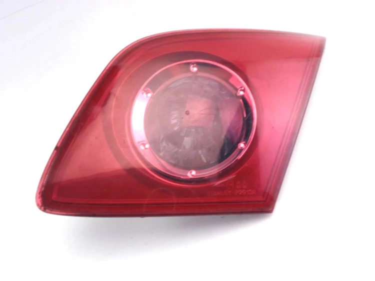 LAMPA PRAWY TYŁ W KLAPE MAZDA 3 I (2003-2009) STANLEY P2913P