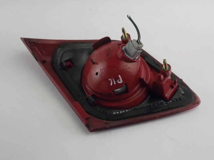 LAMPA PRAWY TYŁ W KLAPE MAZDA 3 I (2003-2009) STANLEY P2913P