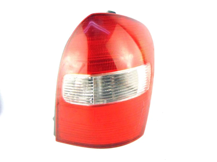 LAMPA PRAWY TYŁ MAZDA 323F