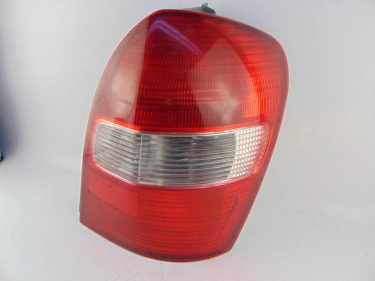 LAMPA PRAWY TYŁ MAZDA 323F