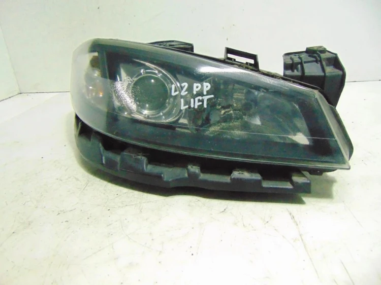 LAMPA PRAWY PRZÓD RENAULT LAGUNA II LIFT (2005-2007) 2.0 DCI