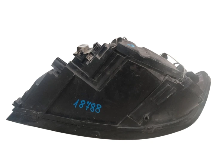 LAMPA PRAWY PRZÓD VOLVO V50 (2004-2007) 2.0 D 136KM 30698890