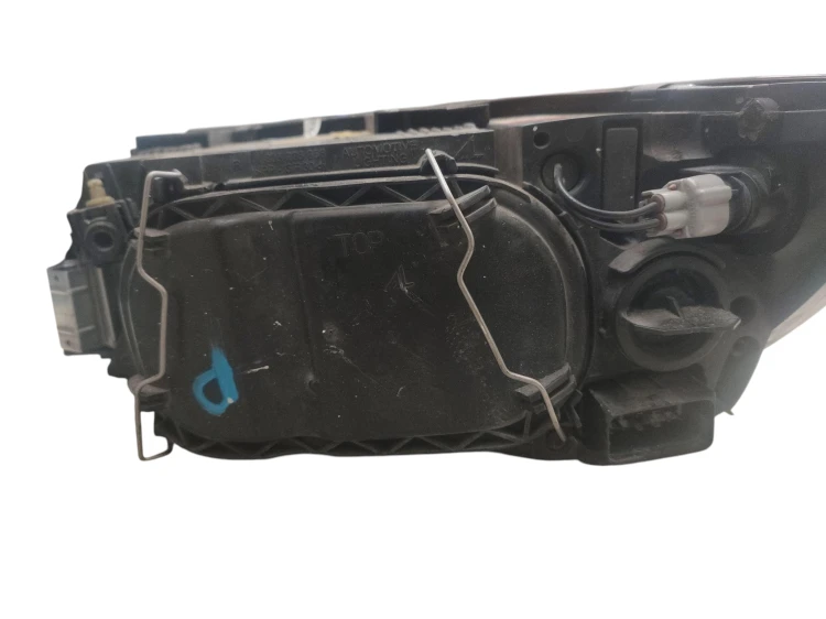 LAMPA PRAWY PRZÓD VOLVO V50 (2004-2007) 2.0 D 136KM 30698890
