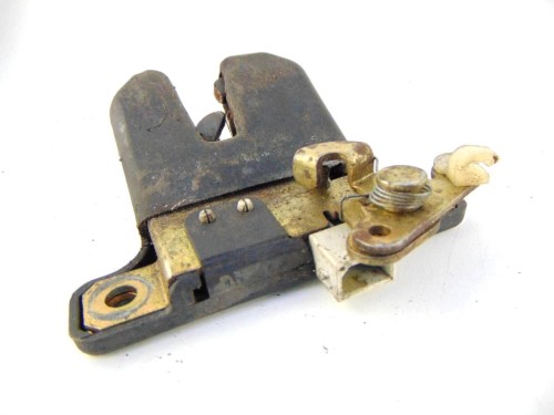 ZAMEK KLAPY BAGAŻNIKA VOLKSWAGEN PASSAT B5 1.8 20v 3B5827505