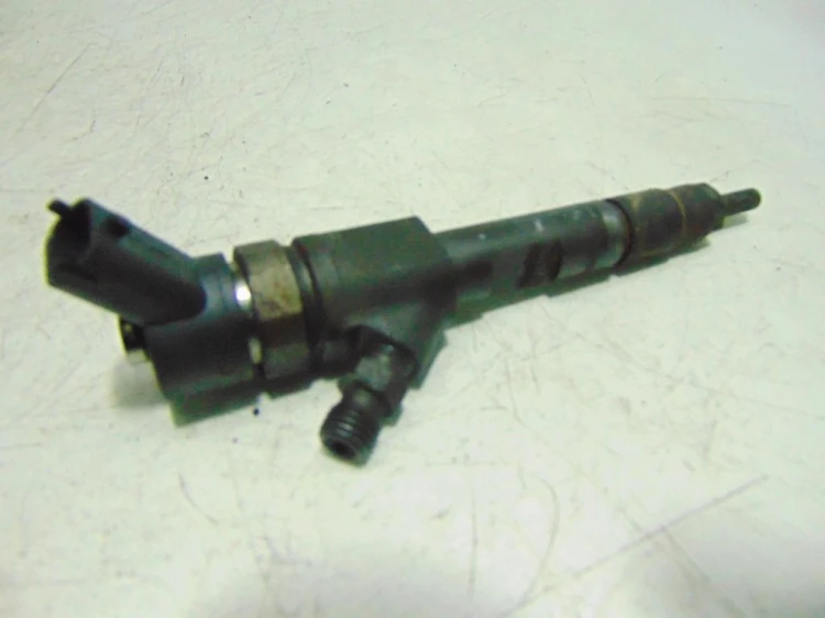 WTRYSKIWACZ RENAULT MEGANE III (2008-2013) 1.9 DCI 0445110328 BOSCH