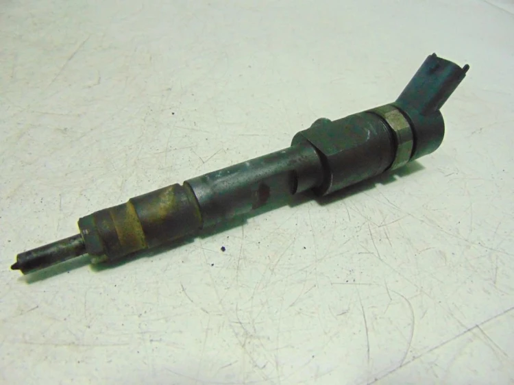WTRYSKIWACZ RENAULT MEGANE III (2008-2013) 1.9 DCI 0445110328 BOSCH