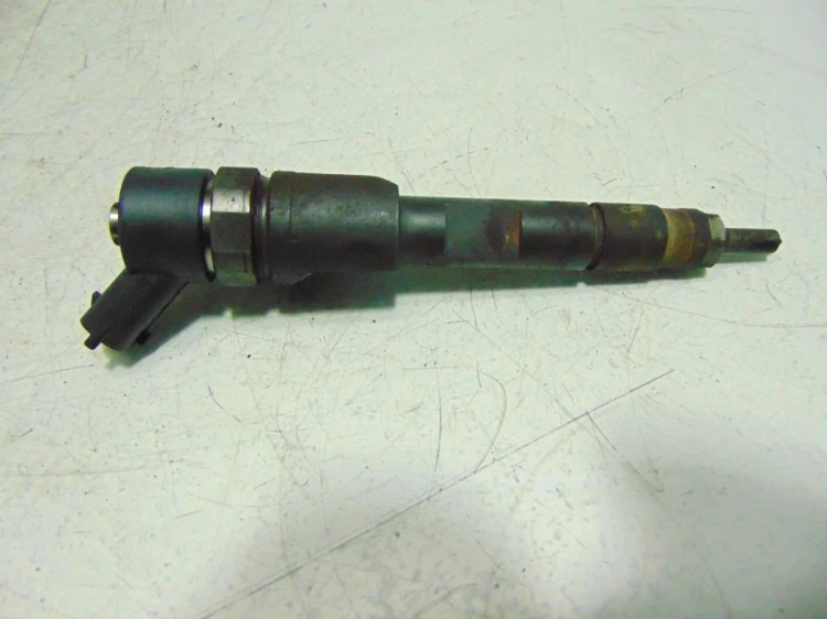 WTRYSKIWACZ RENAULT MEGANE III (2008-2013) 1.9 DCI 0445110328 BOSCH