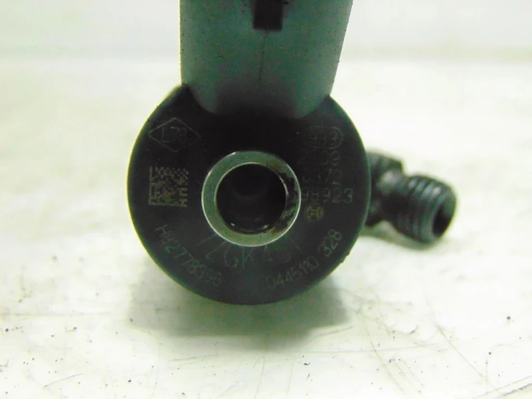 WTRYSKIWACZ RENAULT MEGANE III (2008-2013) 1.9 DCI 0445110328 BOSCH