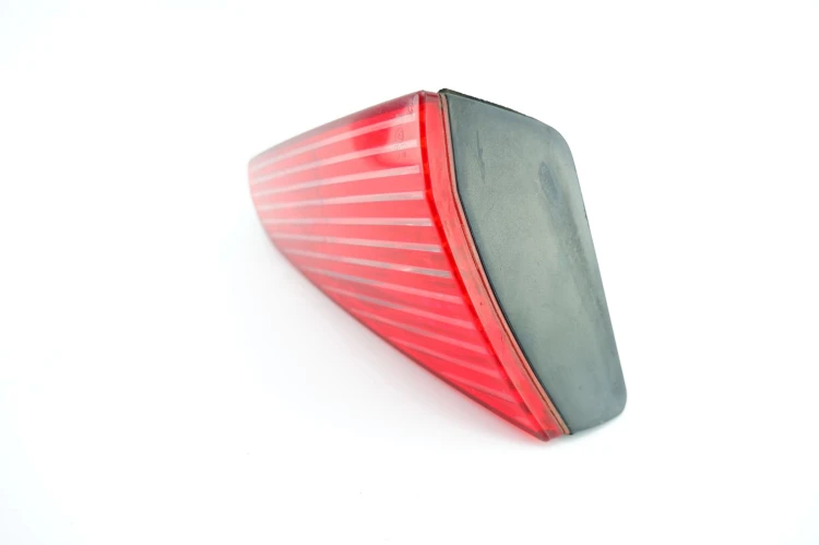 LAMPA LEWY TYŁ W KLAPE PEUGEOT 607 (1999-2004)