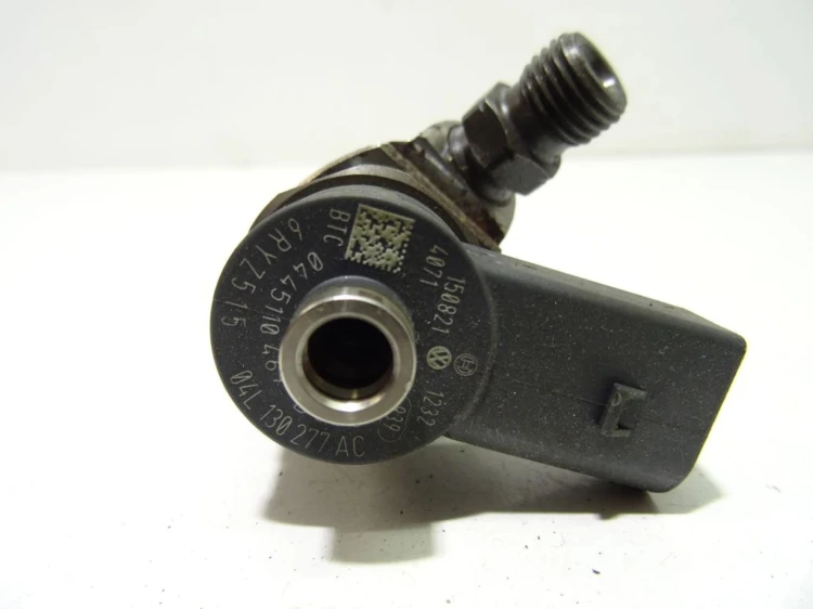 WTRYSKIWACZ VOLKSWAGEN PASSAT B8 0445110469