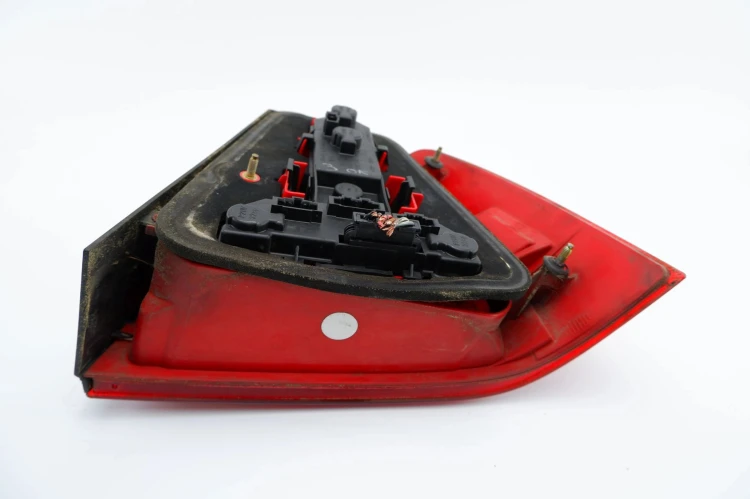 LAMPA LEWY TYŁ VOLKSWAGEN BORA (1998-2005) 1.6