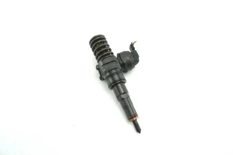 POMPOWTRYSKIWACZ VOLKSWAGEN GOLF V 1.9 TDI 038130073AG
