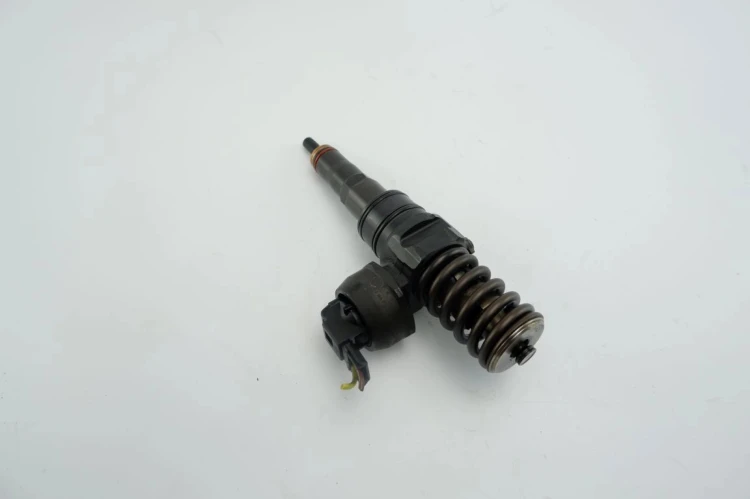 POMPOWTRYSKIWACZ VOLKSWAGEN GOLF V 1.9 TDI 038130073AG