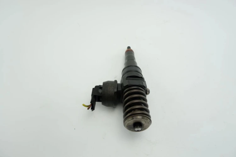 POMPOWTRYSKIWACZ VOLKSWAGEN GOLF V 1.9 TDI 038130073AG