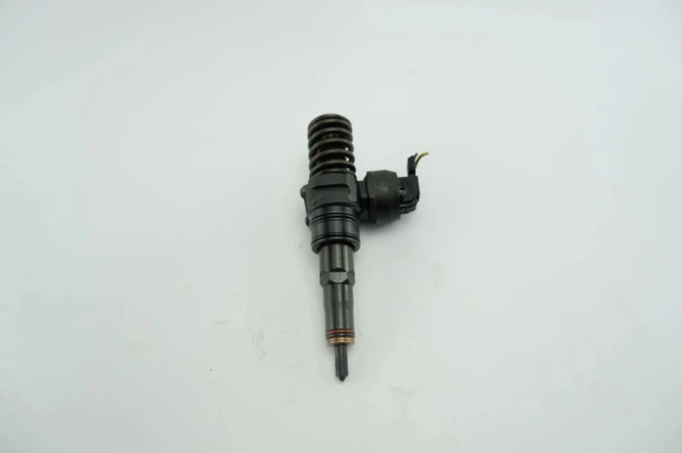 POMPOWTRYSKIWACZ VOLKSWAGEN GOLF V 1.9 TDI 038130073AG