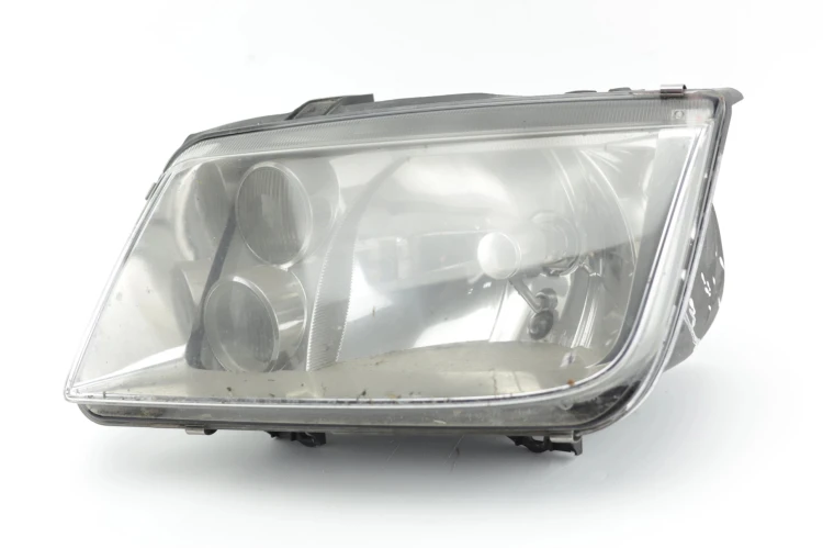 LAMPA LEWY PRZÓD VOLKSWAGEN BORA (1998-2005) 1.6