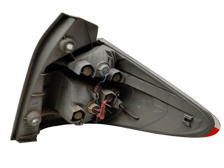 LAMPA LEWY TYŁ TOYOTA VERSO-S (2011-2013) 1.4 D4D 90KM